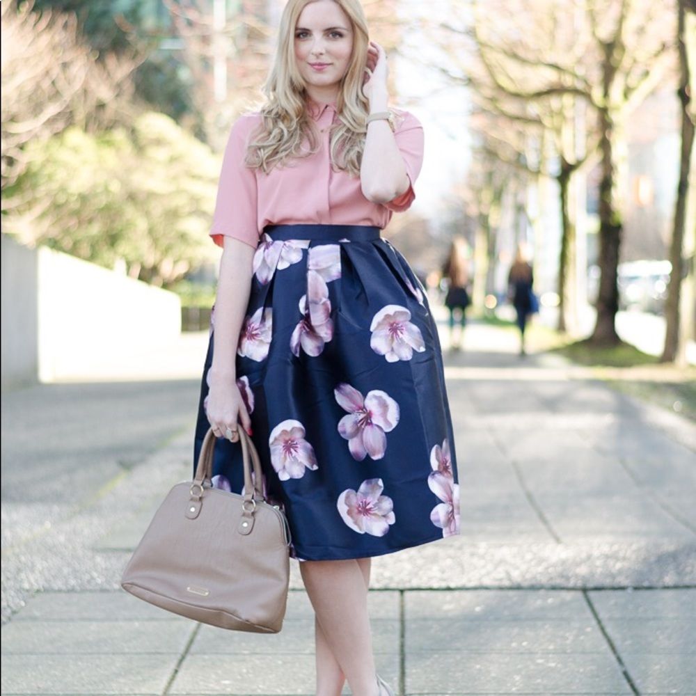 Chicwish peach blossom midi skirt in Navy.